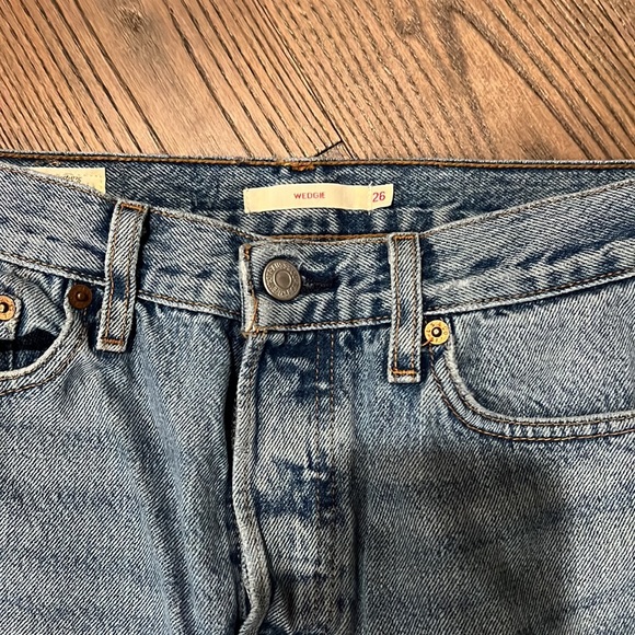 Levi’s Wedgie - Picture 2 of 4